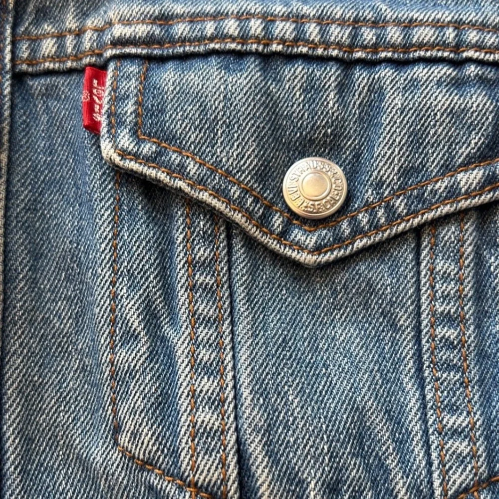 Levi Strauss & Co Denim Trucker Jacket Medium Wash Blue 0661